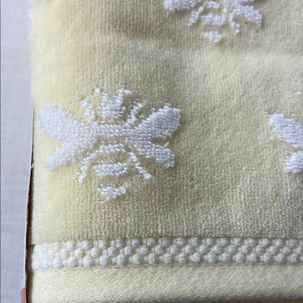 Caro Home Bath Towel Set Yellow White Bumble Bees 100% Cotton Soft 2 pc NEW